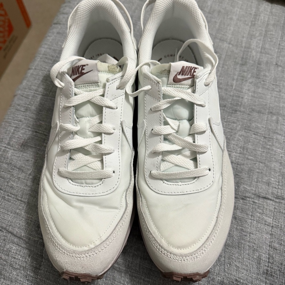 Nike Women’s Waffle Debut